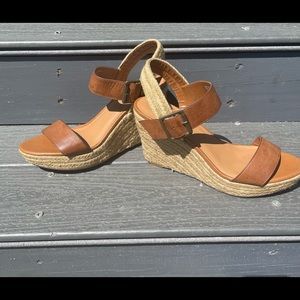 New inventory!! Fun Sonoma wedges. Woman’s size 9. Used good condition.